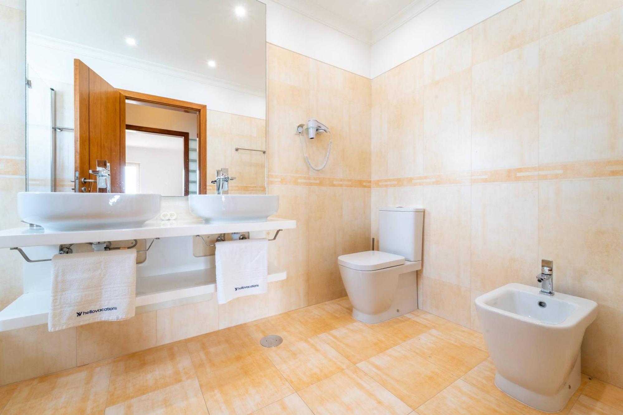 Villa Ribeiro By Hellovacations อัลบูเฟรา ภายนอก รูปภาพ